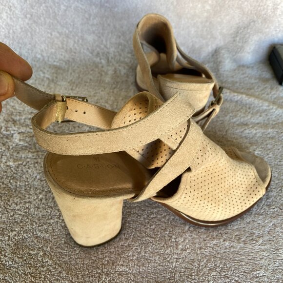 Caslon Tan Suede Peep Toe Block Heel Sandals Size 8.5M Perforated Leather Shoes - Picture 5 of 9
